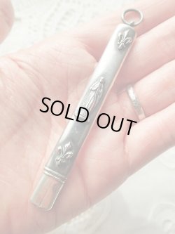 画像9: 【バチカン付携帯用鉛筆ホルダー】【フルールドリスとルルドの聖母】フランス・アンティーク＆ヴィンテージ品