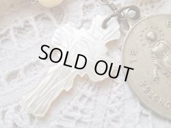 画像9: 【白蝶貝大珠】【白蝶貝レリーフ彫刻クロスと聖母無原罪の御宿り信心会メダイ】フランス・アンティーク＆ヴィンテージロザリオ