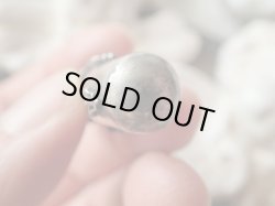 画像10: 【ミニ聖母像入りフルールドリス文様ネジ式ケース】【ルルドの聖母ND頭文字】フランス・アンティーク＆ヴィンテージ聖品