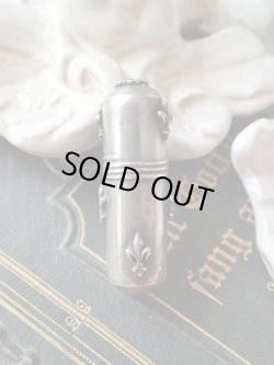 画像2: 【ミニ聖母像入りフルールドリス文様ネジ式ケース】【ルルドの聖母ND頭文字】フランス・アンティーク＆ヴィンテージ聖品