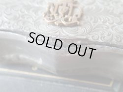 画像9: 【ノートルダム頭文字NDモノグラム】【アラベスク文様ピューター製ピルケース】フランス・アンティーク＆ヴィンテージ品