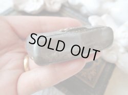 画像12: 【ノートルダム頭文字NDモノグラム】【アラベスク文様ピューター製ピルケース】フランス・アンティーク＆ヴィンテージ品