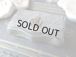 画像2: 【ノートルダム頭文字NDモノグラム】【アラベスク文様ピューター製ピルケース】フランス・アンティーク＆ヴィンテージ品