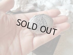 画像9: 【ノートルダム頭文字NDモノグラム】【三位一体クローバー柄ピルケース】フランス・アンティーク＆ヴィンテージ品