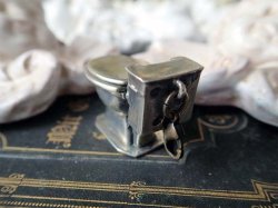 画像4: 【ヴィンテージシルバーミニチュア】【洋式便器型チャーム】イギリス・アンティーク＆ヴィンテージ品