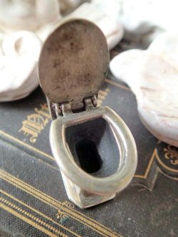 画像5: 【ヴィンテージシルバーミニチュア】【洋式便器型チャーム】イギリス・アンティーク＆ヴィンテージ品