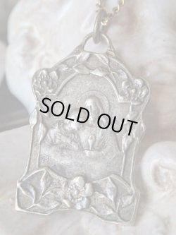 画像2: 【薔薇額縁風】【最後の晩餐キリストと使徒ヨハネ】フランス・アンティーク＆ヴィンテージメダイ