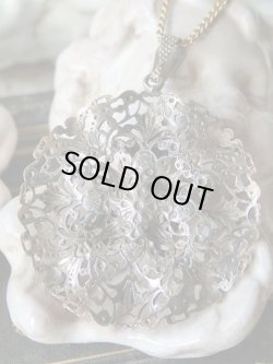 画像3: 【アンヌ・ド・ブルターニュ紋章王冠とエルミーヌ（白オコジョ）】【アラベスク透かし細工大判ペンダントトップ】フランス・アンティーク＆ヴィンテージ品