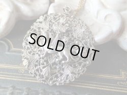 画像4: 【アンヌ・ド・ブルターニュ紋章王冠とエルミーヌ（白オコジョ）】【アラベスク透かし細工大判ペンダントトップ】フランス・アンティーク＆ヴィンテージ品