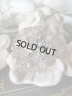 画像10: 【アンヌ・ド・ブルターニュ紋章王冠とエルミーヌ（白オコジョ）】【アラベスク透かし細工大判ペンダントトップ】フランス・アンティーク＆ヴィンテージ品