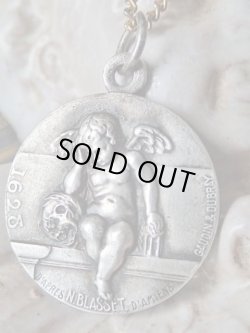 画像2: 【アミアン大聖堂嘆きの天使】【シルバー鍍金】フランス・アンティーク＆ヴィンテージメダイ