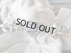 画像2: 【聖母モノグラムNDエナメル手彩色陶片嵌め込み】【フルールドリスと透かし装飾ブローチ】フランス・アンティーク＆ヴィンテージ聖品