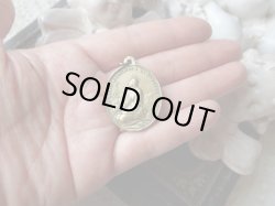 画像10: 【マグダラのマリア】【サントボームの洞窟】【4人の天使に天に運ばれるマグダラのマリア】【真鍮製】フランス・アンティーク＆ヴィンテージメダイ