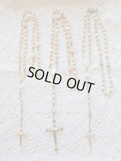 他のロザリオとの比較（中央）左右ロザリオはサイト未掲載ストックです。お問い合わせお気軽にどうぞ。