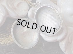 画像7: 【フルールドリスと植物と蜂装飾】【シルバー鍍金ロケット】フランス・アンティーク＆ヴィンテージ品