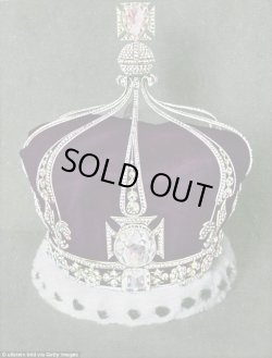 他王冠との比較（前列左から２番目）