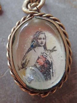 画像9: 【両面ガラス嵌め込みジェムメダイ】【ルルドの聖母】【聖テレーズ】フランス・アンティーク＆ヴィンテージメダイ