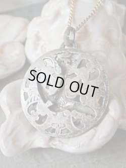 画像4: 【アンヌ・ド・ブルターニュ紋章王冠とエルミーヌ】【ヴォリューミー透かしペンダント】フランス・アンティーク＆ヴィンテージ品