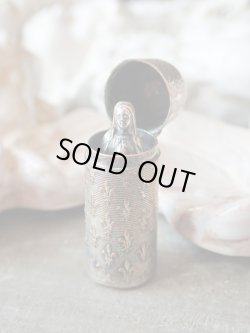 画像2: 【フルールドリス文様聖像入りケース】【ノートルダム頭文字ND】【ルルドの聖母】フランス・アンティーク＆ヴィンテージ聖品