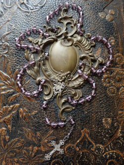 画像2: 【花座付アメジストカラーカットガラス珠ロザリオ中】【総シルバーパーツ】フランス・アンティーク＆ヴィンテージロザリオ