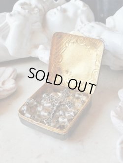 ロザリオは撮影用小物です。付属品ではありません。