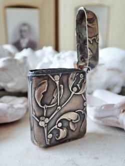 画像8: 【1900年代初期ヴェスタケース】【シルバー製】【ヤドリギ】フランス・アンティーク＆ヴィンテージ品