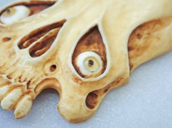 画像10: 【店主コレクション放出品2】髑髏ペンダントトップ/根付【象嵌目髑髏】牙製 髑髏作家服部・髑髏根付・提げ物・彫刻・その他髑髏作品