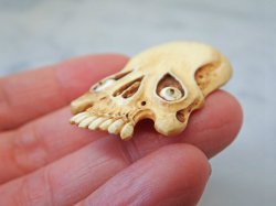 画像14: 【店主コレクション放出品2】髑髏ペンダントトップ/根付【象嵌目髑髏】牙製 髑髏作家服部・髑髏根付・提げ物・彫刻・その他髑髏作品