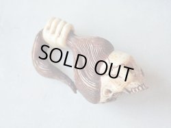 画像4: 【店主コレクション放出品5】髑髏彫刻【女髑髏と幽霊の手】牙製 髑髏作家服部・髑髏根付・提げ物・彫刻・その他髑髏作品