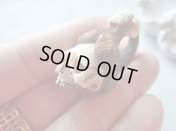 画像12: 【店主コレクション放出品5】髑髏彫刻【女髑髏と幽霊の手】牙製 髑髏作家服部・髑髏根付・提げ物・彫刻・その他髑髏作品