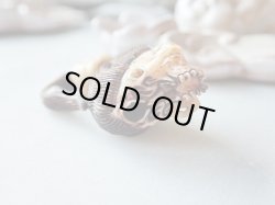 画像8: 【店主コレクション放出品5】髑髏彫刻【女髑髏と幽霊の手】牙製 髑髏作家服部・髑髏根付・提げ物・彫刻・その他髑髏作品