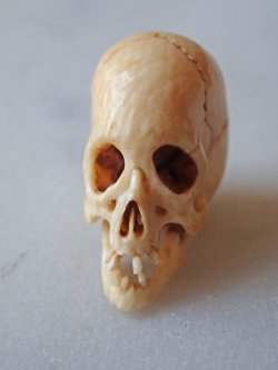 画像13: 【店主コレクション放出品7】髑髏根付・ペンダントトップ【好々爺髑髏2】牙製 髑髏作家服部・髑髏根付・提げ物・彫刻・その他髑髏作品