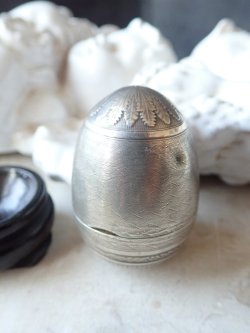 画像3: 【ヴェルメイユ（シルバーに金メッキ）】【エッグ型ピルケース或いはロザリオケース】【タンポポ葉柄】フランス・アンティーク＆ヴィンテージ品