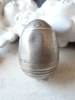 画像6: 【ヴェルメイユ（シルバーに金メッキ）】【エッグ型ピルケース或いはロザリオケース】【タンポポ葉柄】フランス・アンティーク＆ヴィンテージ品