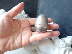 画像18: 【ヴェルメイユ（シルバーに金メッキ）】【エッグ型ピルケース或いはロザリオケース】【タンポポ葉柄】フランス・アンティーク＆ヴィンテージ品