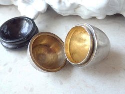 画像12: 【ヴェルメイユ（シルバーに金メッキ）】【エッグ型ピルケース或いはロザリオケース】【タンポポ葉柄】フランス・アンティーク＆ヴィンテージ品