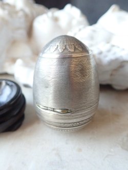 画像5: 【ヴェルメイユ（シルバーに金メッキ）】【エッグ型ピルケース或いはロザリオケース】【タンポポ葉柄】フランス・アンティーク＆ヴィンテージ品