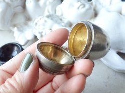 画像15: 【ヴェルメイユ（シルバーに金メッキ）】【エッグ型ピルケース或いはロザリオケース】【タンポポ葉柄】フランス・アンティーク＆ヴィンテージ品