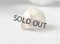 画像3: 【店主コレクション放出品9】髑髏根付・ペンダントトップ【下顎無し髑髏貫通横穴タイプ数珠/ブレスレット用】牙製 髑髏作家服部・髑髏根付・提げ物・彫刻・その他髑髏作品