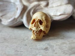 画像9: 【店主コレクション放出品6】数珠・ブレスレット用φ3mm横貫通穴あき髑髏【好々爺髑髏】牙製 髑髏作家服部・髑髏根付・提げ物・彫刻・その他髑髏作品