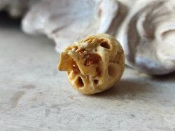 画像8: 【店主コレクション放出品6】数珠・ブレスレット用φ3mm横貫通穴あき髑髏【好々爺髑髏】牙製 髑髏作家服部・髑髏根付・提げ物・彫刻・その他髑髏作品