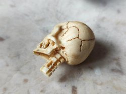 画像24: 【店主コレクション放出品10】ネックレス/根付用着脱可能頚椎付（3×1.6mm楕円穴）髑髏【好々爺頚椎付髑髏根付】牙製 髑髏作家服部・髑髏根付・提げ物・彫刻・その他髑髏作品