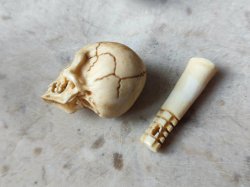 画像22: 【店主コレクション放出品10】ネックレス/根付用着脱可能頚椎付（3×1.6mm楕円穴）髑髏【好々爺頚椎付髑髏根付】牙製 髑髏作家服部・髑髏根付・提げ物・彫刻・その他髑髏作品