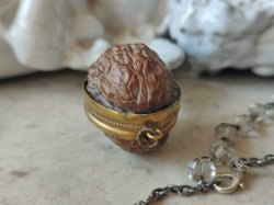 画像13: 【19世紀末】【本物の胡桃の殻のロザリオケース】【総シルバーパーツのディゼンヌ（一連ロザリオ）とセット】フランス・アンティーク＆ヴィンテージ品