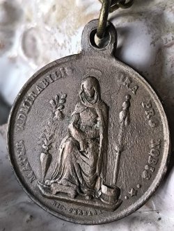 画像3: 【感ずべき聖母マーテル・アドミラビリス】【ニッコロ・チェルバラ】フランス・アンティーク＆ヴィンテージメダイ