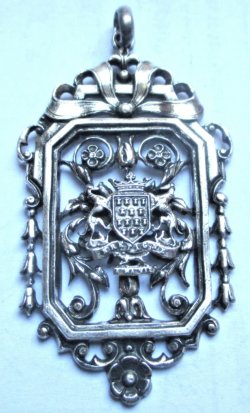 画像1: 先行ご予約可能品2　ブルターニュ紋章の透かしペンダントトップ1
