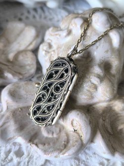 画像3: 【聖堂薔薇窓風透かしトレーサリー】【ミニ聖像ケースペンダント】フランス・アンティーク＆ヴィンテージ聖品