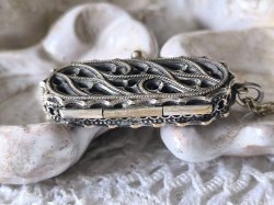 画像10: 【聖堂薔薇窓風透かしトレーサリー】【ミニ聖像ケースペンダント】フランス・アンティーク＆ヴィンテージ聖品