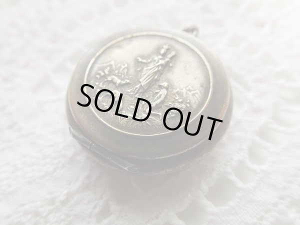 画像2: 【ペンダントトップ仕様ミニロザリオケース】【保護の聖母】イタリア・アンティーク＆ヴィンテージ聖品 (2)