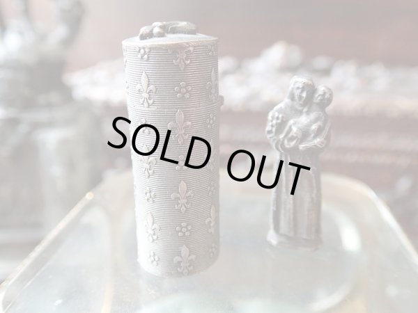 画像3: 【フルールドリス紋様ケース入り聖像】【幼子イエスを抱く聖アントニオ】フランス・アンティーク＆ヴィンテージ聖品 (3)